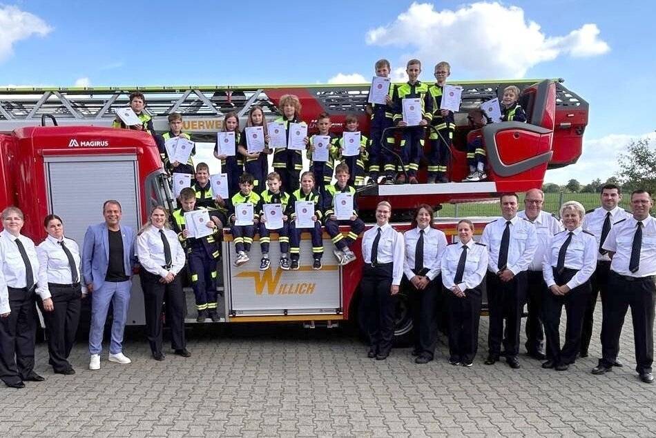 Kinderfeuerwehr Willich: Feuerwehr-Nachwuchs erhält „Kinderflammen“