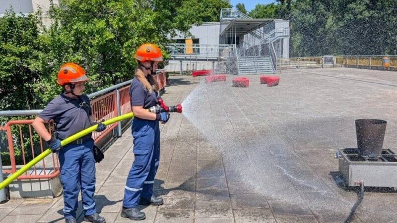 Übung der Jugendfeuerwehren: Blaulicht und Martinshorn – aber kein Grund zur Sorge