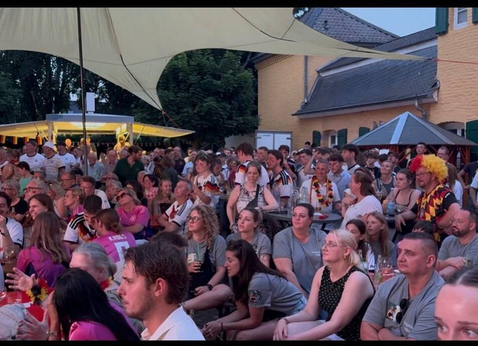 Veranstaltung im Haus Katz: Sommerzauber lockte begeisterte Besucher nach Jüchen