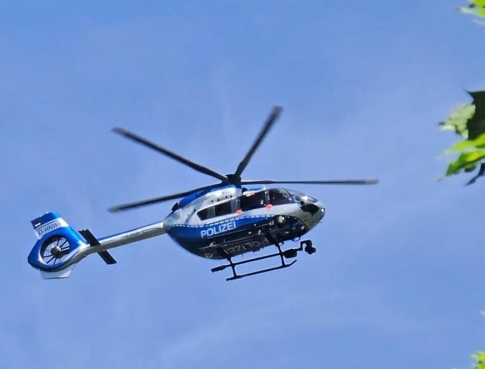 Hubschrauber-Einsatz in Leverkusen: Polizei fahndet mit „Hummel“ nach Einbrechern – ohne Erfolg