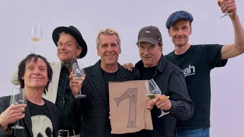 Mit Broilers und Antilopen Gang: Die Toten Hosen stürmen die Albumcharts – und feiern in Oberkassel
