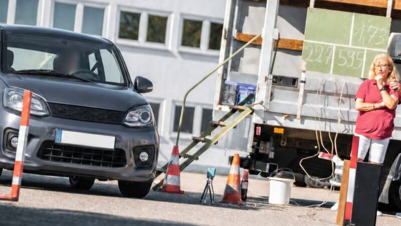 Motorsport in Wermelskirchen: Einparken und Bremsen – unter Wettkampfbedingungen