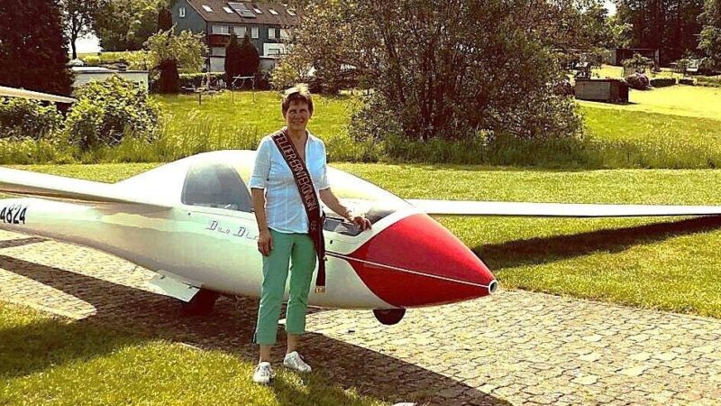 Segelflug in Radevormwald: Önkfelder Erntekönigin wagt sich in die Lüfte