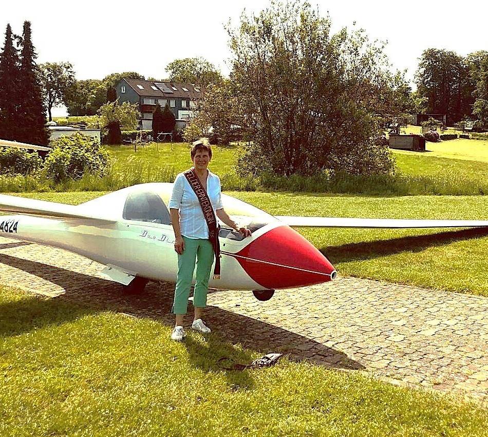 Segelflug in Radevormwald: Önkfelder Erntekönigin wagt sich in die Lüfte