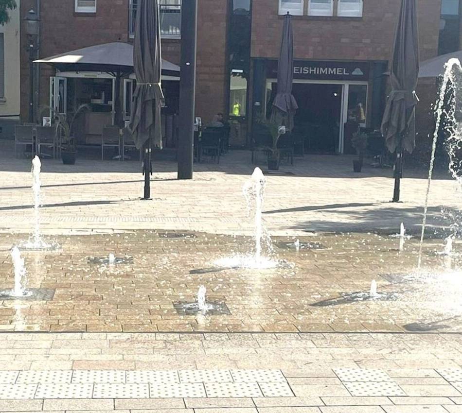 Fontänenfeld in Willich: Brunnen auf dem Markt sprudelt wieder