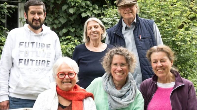 „Kunst im Bauerngarten“ auf dem Tuppenhof: Fünf Künstler zeigen Werke zu Freiheit und Natur