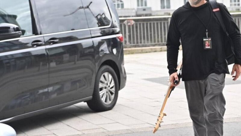 Zwei Konzerte in der Arena: Band von Robbie Williams vor Düsseldorfer Hotel gesichtet