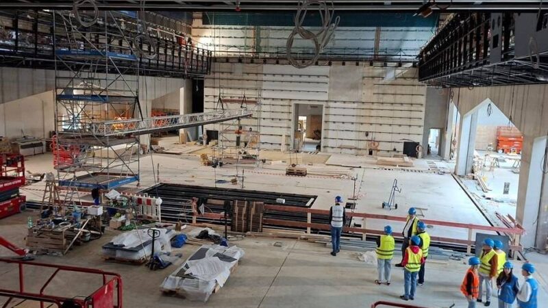 Langenfelder in Monheim: Industrieverein besucht die Baustelle der Kulturraffinerie