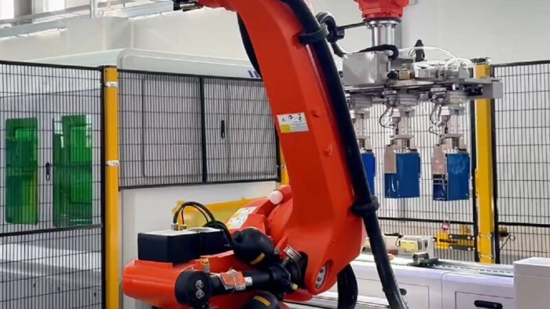 Mittelständler baut in Hilden aus: Hildener Firma startet Serienproduktion von Batteriespeichern