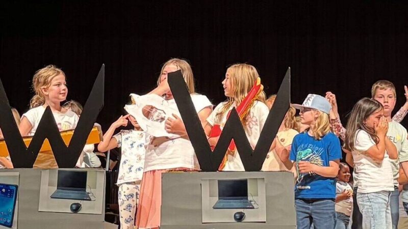 Theaterprojekt in Moers: 132 Kinder zeigen ihre digitale Welt auf der Bühne