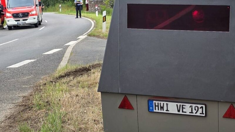 Schwerer Unfall in Winnekendonk: Fahrfehler am „Blitzer-Panzer“ – Motorradfahrer wird schwer verletzt