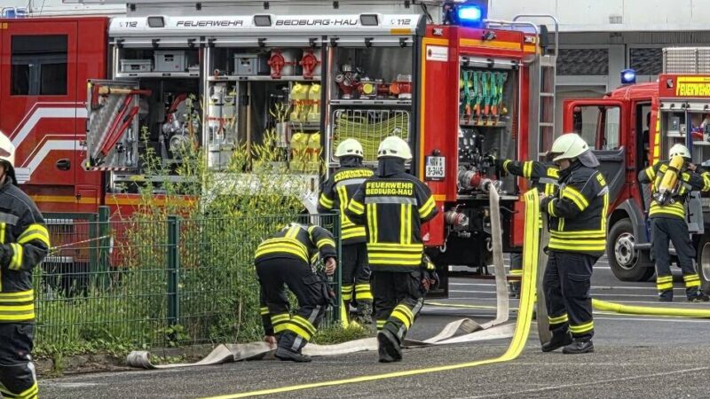 Übung in Bedburg-Hau: Freiwillige Feuerwehr probt Brandeinsatz im Gemeindezentrum