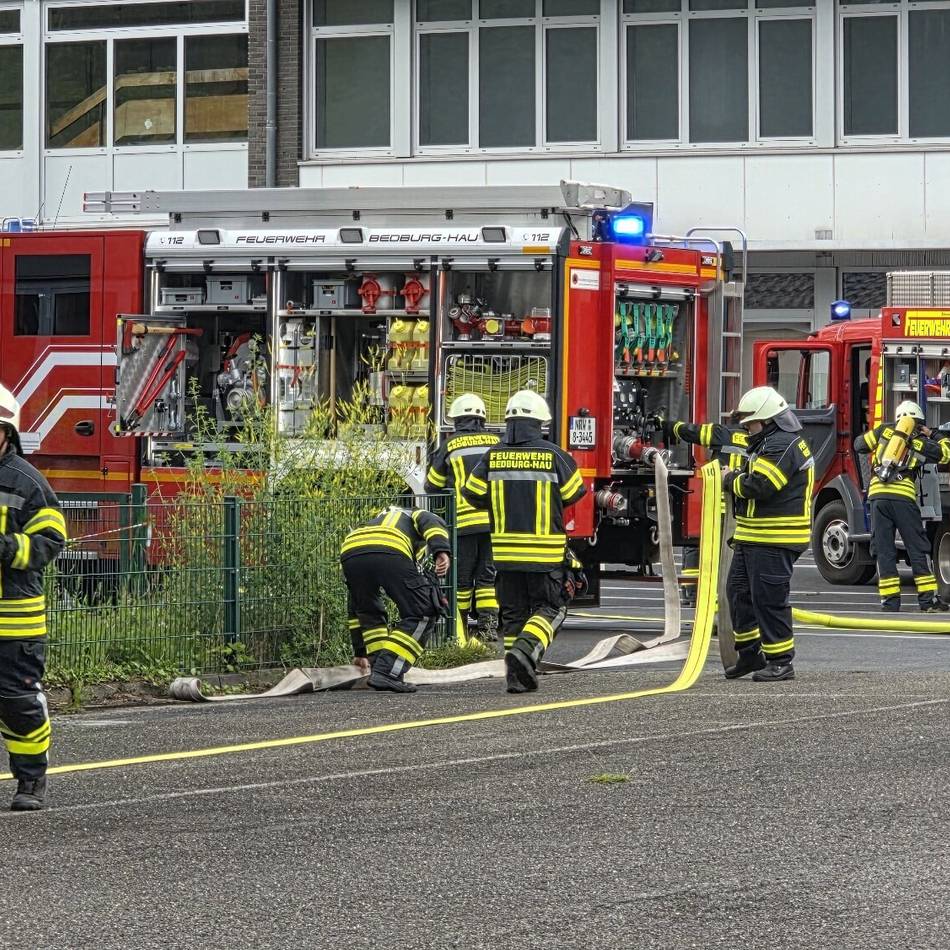 Übung in Bedburg-Hau: Freiwillige Feuerwehr probt Brandeinsatz im Gemeindezentrum