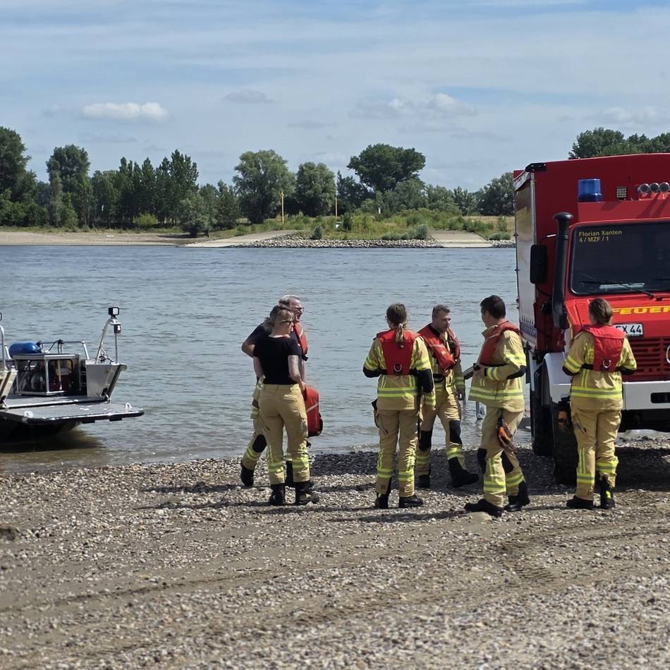 Toter im Rhein bei Rees : Wasserleiche entdeckt – Ist es der vermisste Kanufahrer aus Wesel?