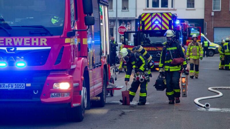 Neuer Brandschutzbedarfsplan für Krefeld: Wie oft kommt die Feuerwehr nicht rechtzeitig?