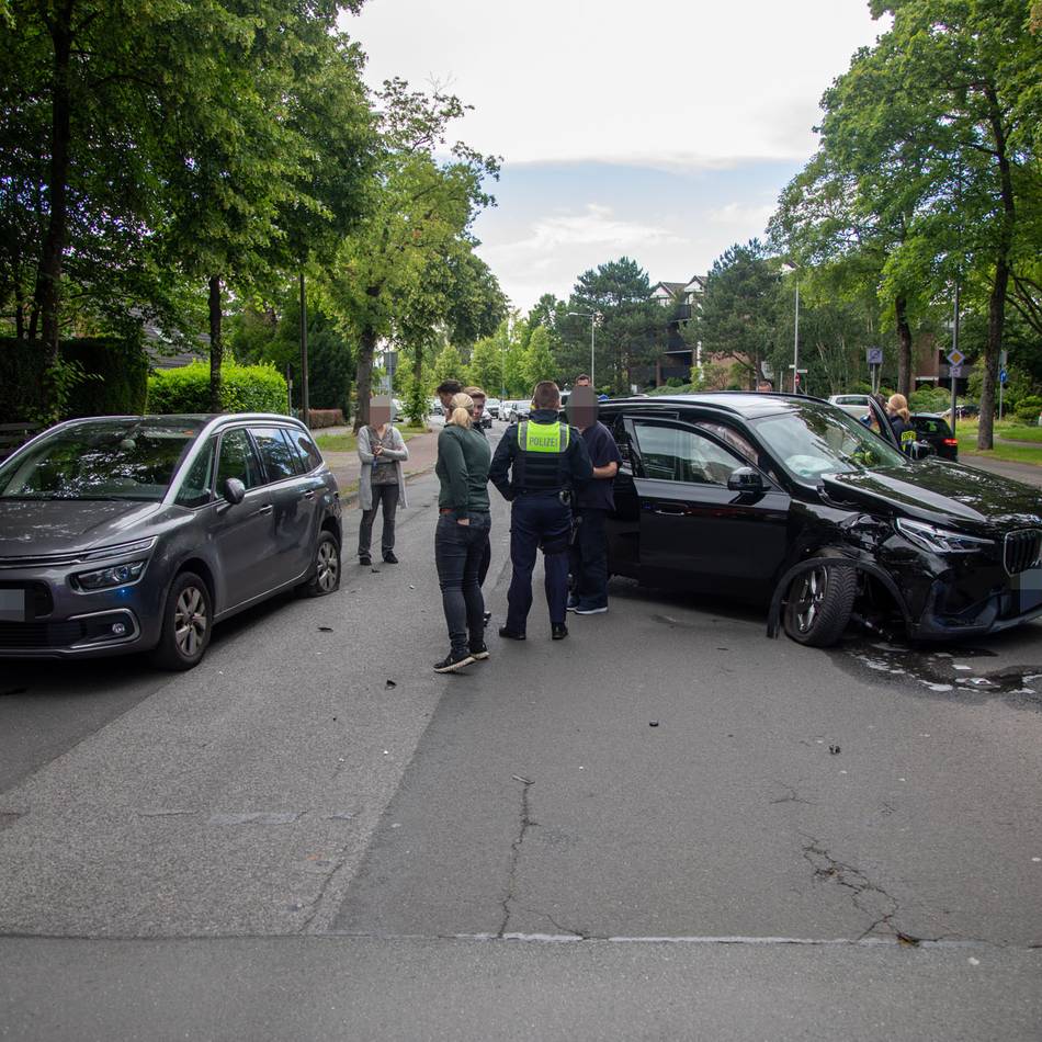 Verkehrschaos in Krefeld: Unfall auf der Moerser Straße sorgt für Stau