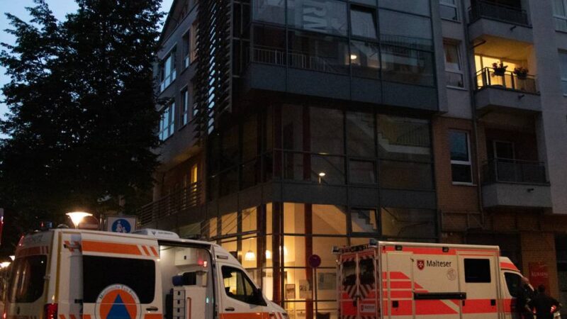 Bis zu 50 Grad Raumtemperatur: Großeinsatz in Krefelder Altenheim – Sorge um Bewohner wegen Hitze