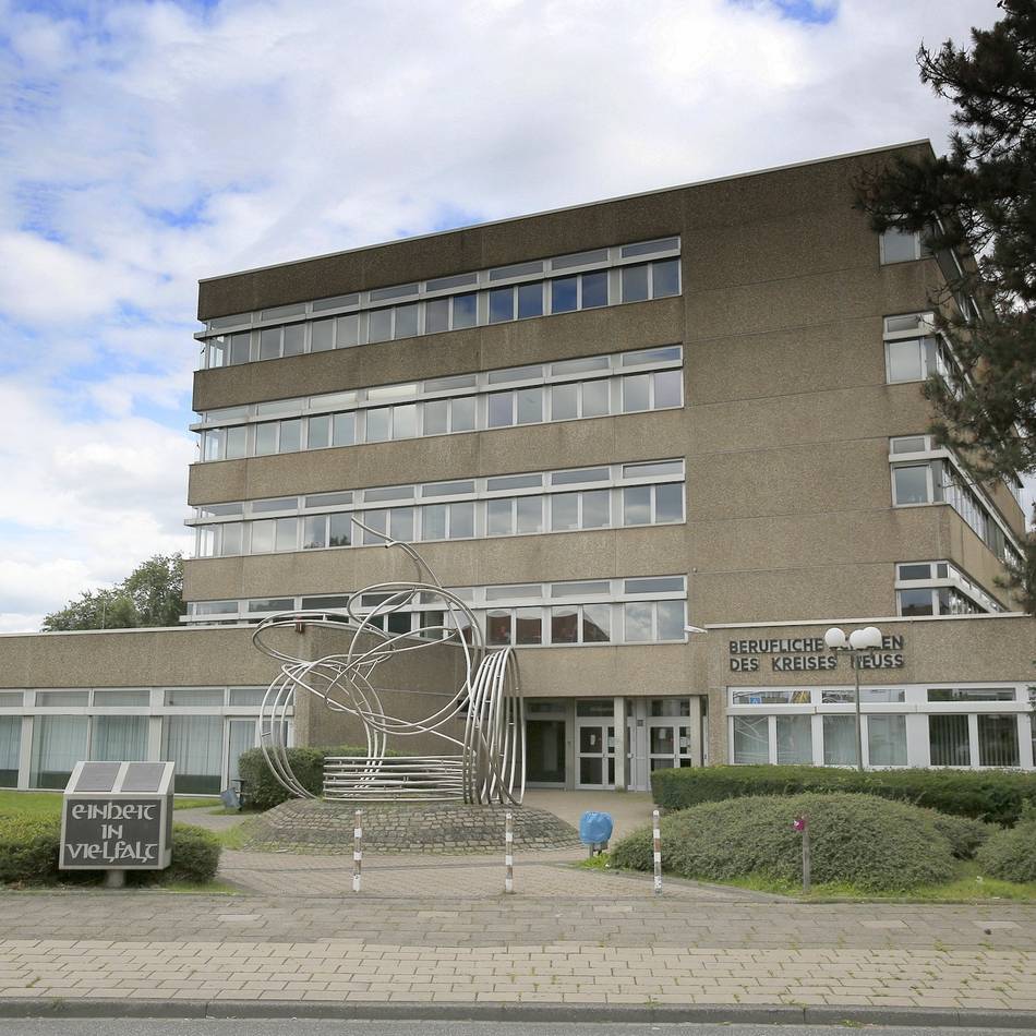 Aktionstag gegen Rassismus: BBZ Dormagen – Schüler spenden Arbeitslohn und richten Jahrmarkt aus
