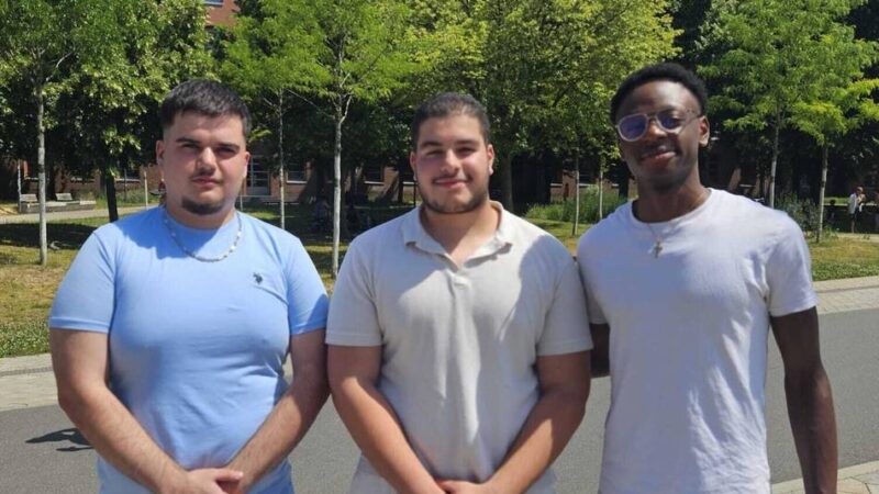 Zivilcourage in Mönchengladbach: „In dem Moment waren wir sein Herz“ – Berufsschüler reanimieren Mann in Bus
