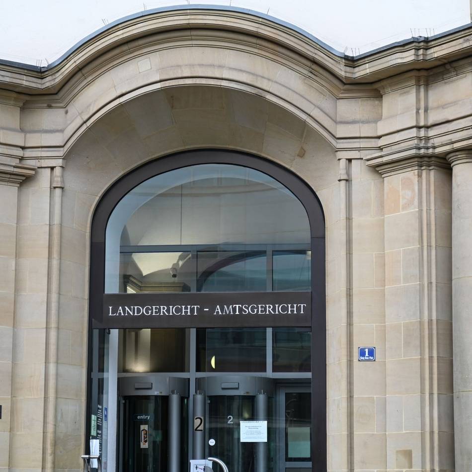 Prozess in Duisburg: Neun Polizisten nach Tod eines Flüchtlings im Jahr 2024 vor Gericht