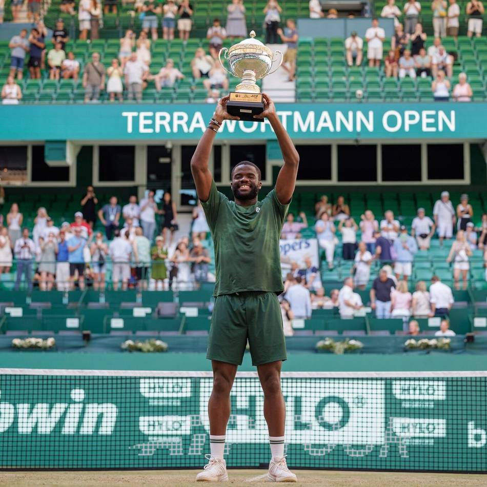Heutige ATP- und WTA-Endspiele in der Übersicht: Tiafoe feiert Titel in Halle – Noskova triumphiert in Berlin nach langem Warten