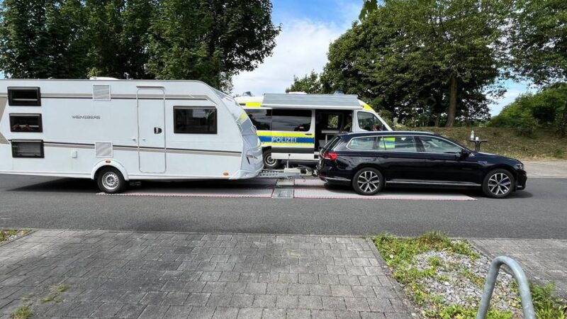 Sicher in den Urlaub: Zu schwer für die Ferien? Polizei prüft Camper