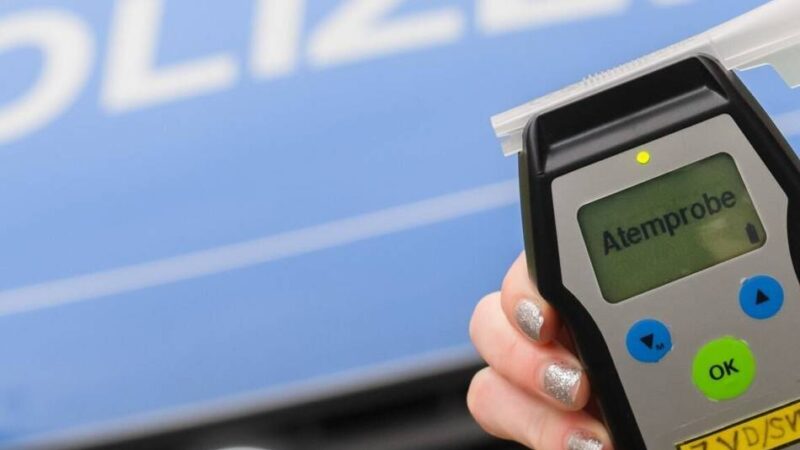 Vorfall in Kaldenkirchen: Autofahrer angetrunken und unter Drogen