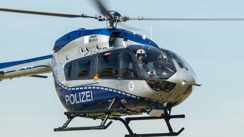 Polizeieinsatz in Düsseldorf: Warum am Nachmittag ein Hubschrauber über dem Rhein kreist