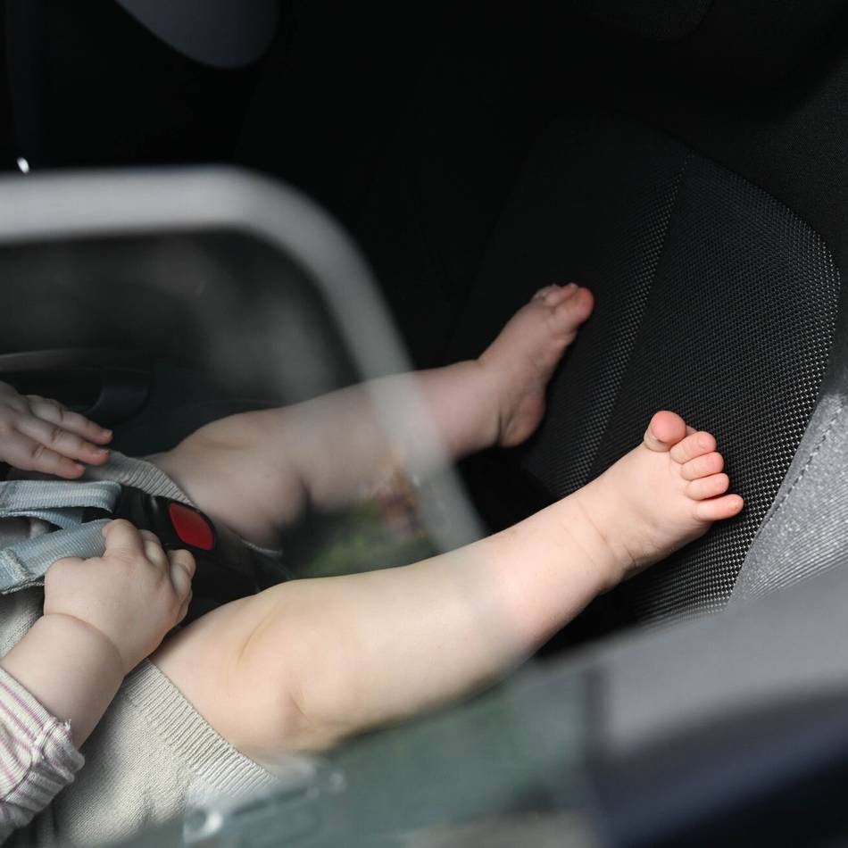 Hitze in Mönchengladbach: Schlüssel vergessen, Baby im Auto eingeschlossen – was zu tun ist
