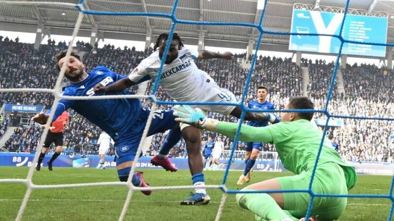 Sein Vertrag läuft aus: Fortuna arbeitet an Transfer von Elf-Tore-Stürmer – es gibt aber Konkurrenz