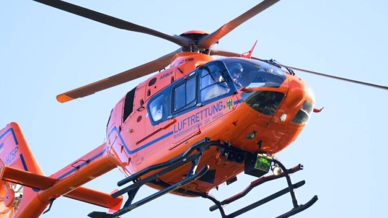 Vorfall in Duisburg-Ruhrort: Mann schwimmt im Rhein – Hubschrauber im Einsatz