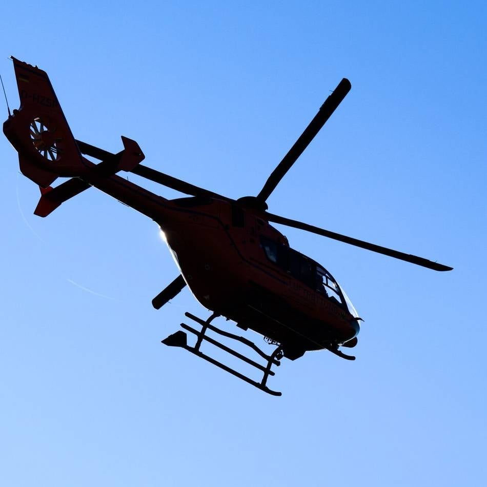 Rettungshubschraubereinsatz in Hamminkeln: Nach schwerem Unfall – Fahrer (75) eines dreirädrigen Pedelecs verstirbt in Klinik