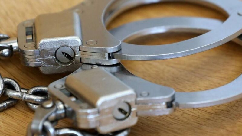 Polizeieinsatz in Düsseldorf: Messerangriff in der Altstadt – 18-Jährigem in Bauch gestochen