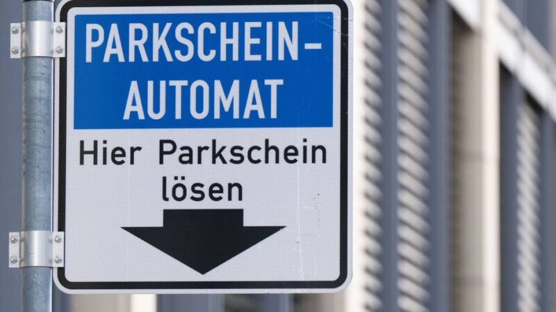 Parkschein oder Parkscheibe?: Bis zu zwei Euro pro Stunde – Emmerich entscheidet über Parkgebühren