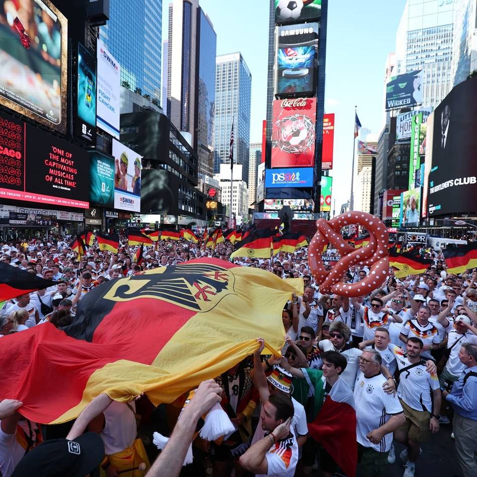 DFB-Fans stürmen den Times Square: „Das ist unglaublich, Gänsehaut von vorne bis hinten“