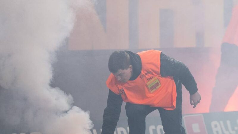 Vereine sollen handeln: Pyrotechnik, Gewalt, Chaos – Innenminister fordern Ende der Gewalt in Stadien