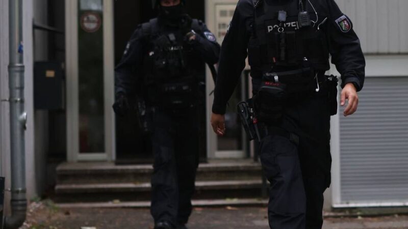 Einsatz in Leverkusen: Razzia nach Angriff auf Polizei bei Feier von Großfamilie Goman