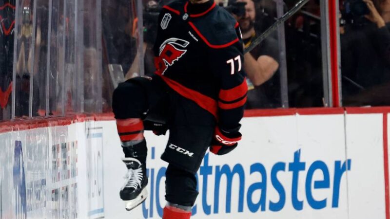 NHL: Stanley Cup: Hurricanes gewinnen wildes Spiel gegen Vegas