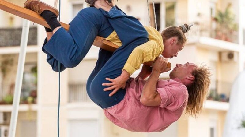 Straßentheater in Dinslaken: Clownerie, Akrobatik, Performance – internationale Künstler testen am Ententeich