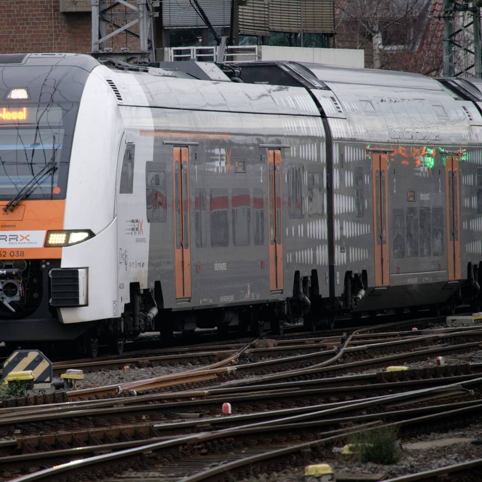 Unbefugte auf Gleisen: Bahnstrecke zwischen Leverkusen und Düsseldorf gesperrt