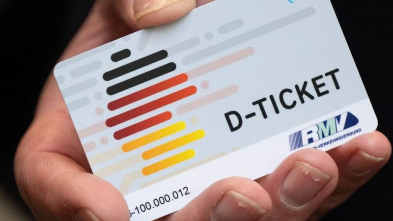 Für Schülerinnen und Schüler: Krefeld bleibt beim Deutschlandticket