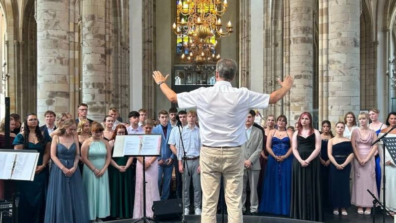 Abifeier: Berufskolleg Wesel verabschiedet Abiturienten mit Gottesdienst