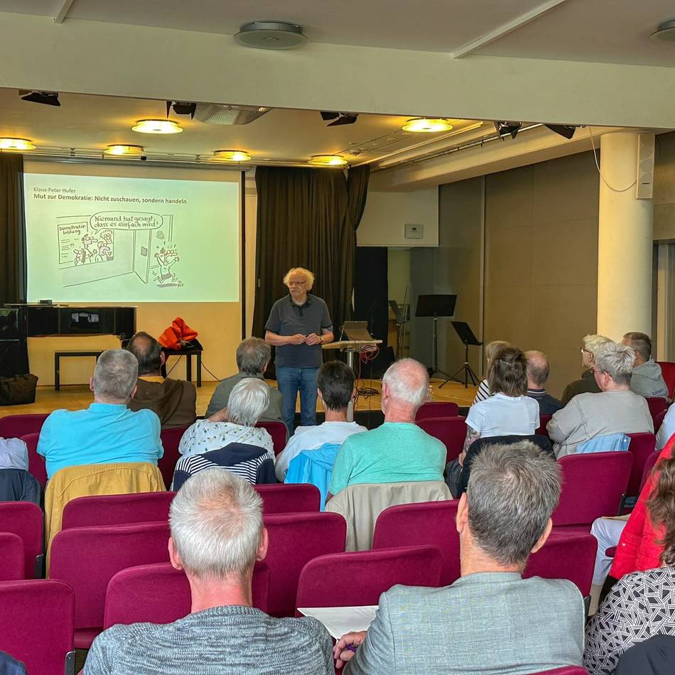 Demokratieforum Langenfeld: Experte warnt – Demokratie ist keine Selbstverständlichkeit