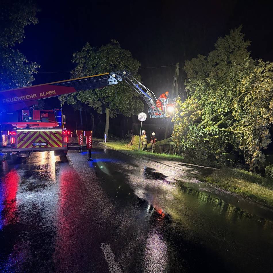 Unwetter in Alpen: Sturmnacht sorgt für mehrere Einsätze der Feuerwehr