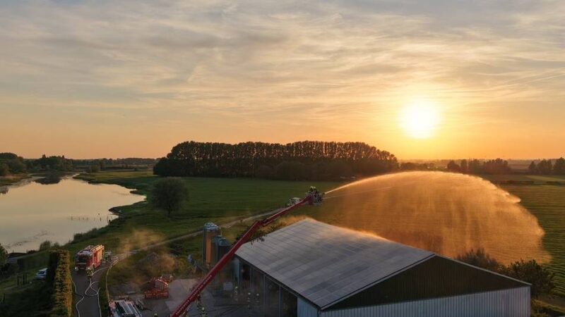 Grenzregion Emmerich: Feuerwehr Emmerich und Brandweer üben gemeinsam für den Ernstfall