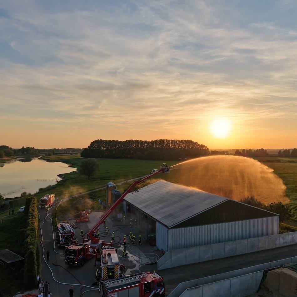 Grenzregion Emmerich: Feuerwehr Emmerich und Brandweer üben gemeinsam für den Ernstfall