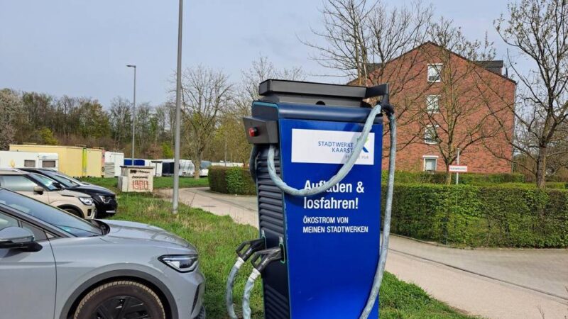 Infrastruktur in Kaarst: Stadtwerke rüsten Schnellladesäulen gegen Diebstahl auf