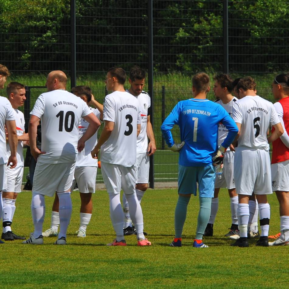 Trotz 21 Punkten auf Meister RSV: SV Otzenrath freut sich über die verdiente Vizemeisterschaft in der A-Liga