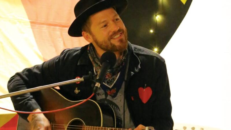 Konzert in Budberg: Preisgekrönter Kanadier Matt Epp spielt in der Kirche