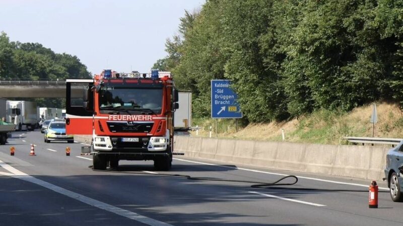 Autobahn bei Nettetal eine Stunde gesperrt: Doppelter Unfall auf A61 sorgt für Stau